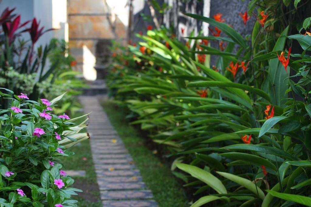Lotus Tirta Seminyak Exterior foto
