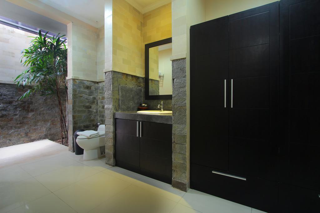 Lotus Tirta Seminyak Exterior foto